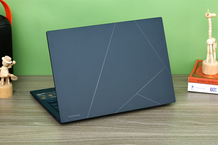 MacBook Pro góc 1